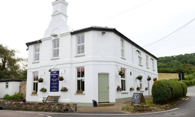 Totland Bay Bed & Breakfast | The Highdown Inn