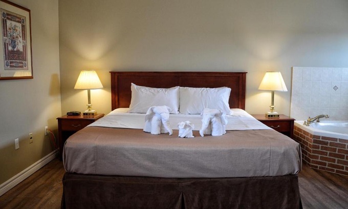 Niagara Falls Hotel | The Highlander Inn