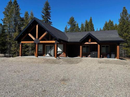 Valemount Villa | The Highmark Cabin