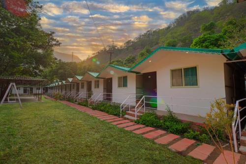Dhunar Gaon Hotel | The Hill Mount Resort Shivpuri