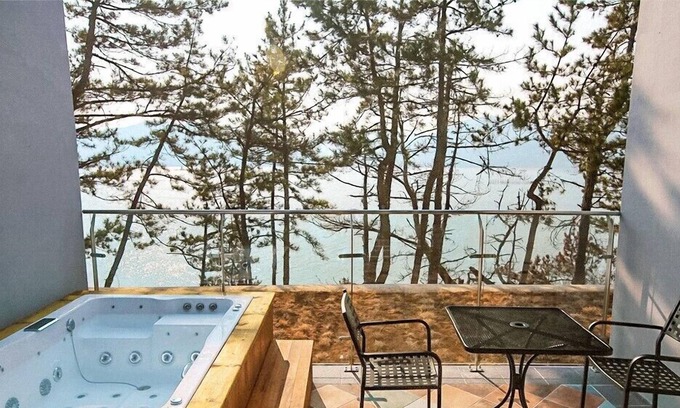 Changseon-myeon Apartment | The Hill Pool Villa Pension