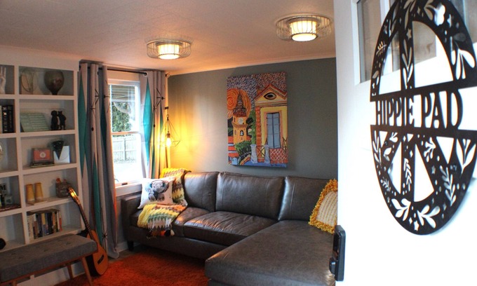 Abingdon Apartment | The Hippie Pad In the heart of downtown Abingdon, The Hippie Pad in the heart of downtown Abingdon