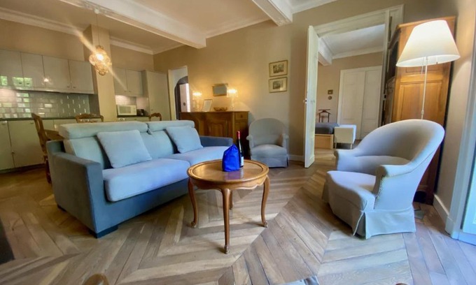 Route d'Arles Apartment | THE HISTORIAN - P2 balcony in the heart of town