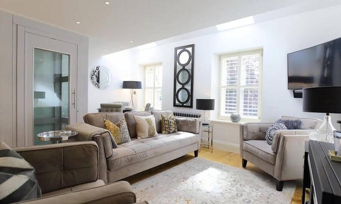 Stow-on-the-Wold House | THE HIVE, romantic, character holiday cottage in Stow-On-The-Wold