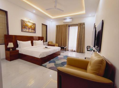 Old Gurgaon Hotel | The Hoften Elite 32 Avenue, Sector 15, Gurugram
