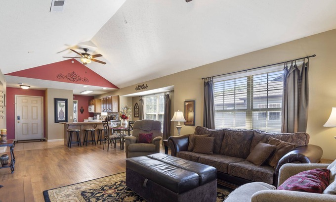 Branson West House | The Hogue Penthouse – Unwind and Relax!
