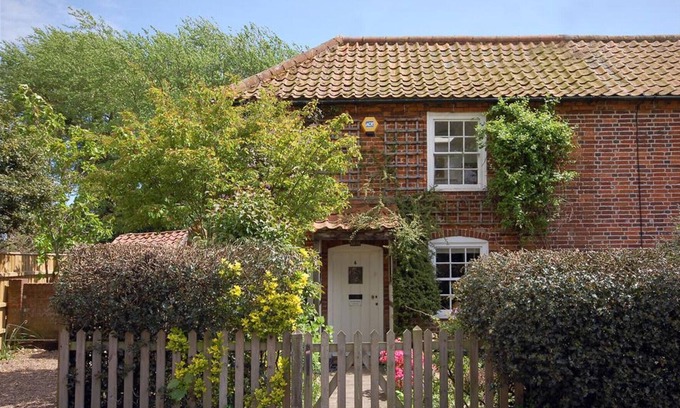 Reydon House | The Hollies - Three Bedroom House, Sleeps 6