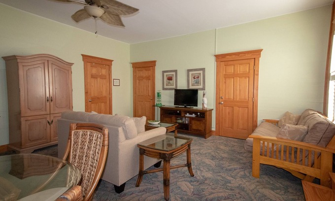 Key West Historic District House | The Hollinsed House "Victorian Delights" - Large 1 Bedroom