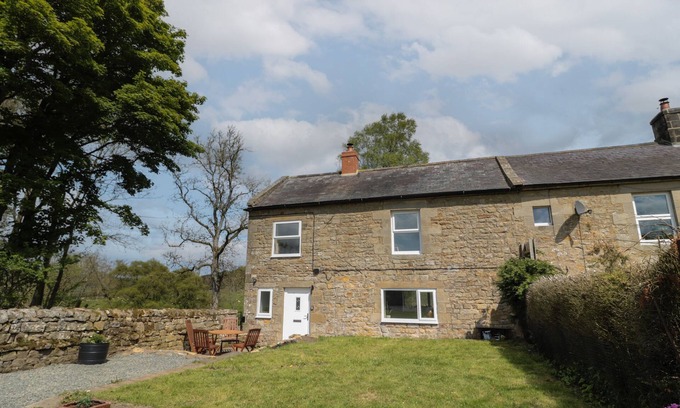 Ridsdale Cottage | THE HOLLOW, pet friendly, character holiday cottage in West Woodburn