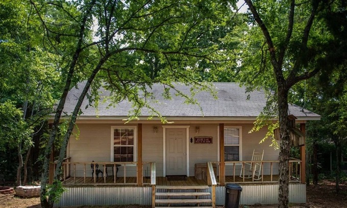 Lindale Cabin | The Home Place-let it be your home away from home for a while!