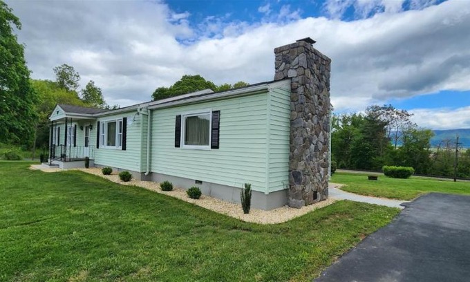 Luray House | The Home Place