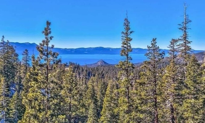 Tahoe Village Condo | The Honeymoon Lodge, unit H(SL750-H)