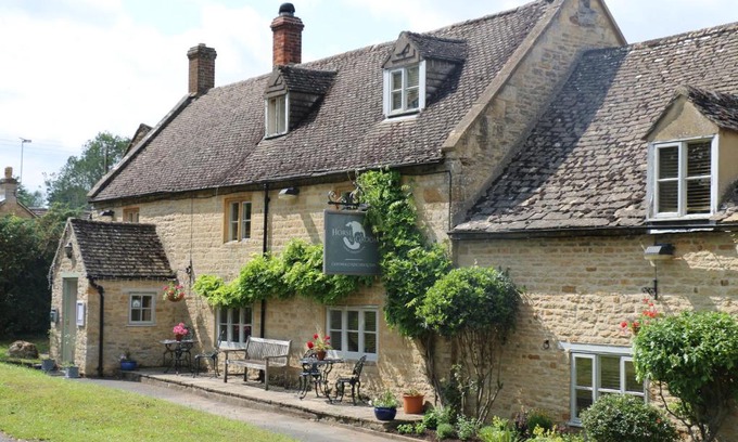 Upper Oddington Hotel | The Horse & Groom