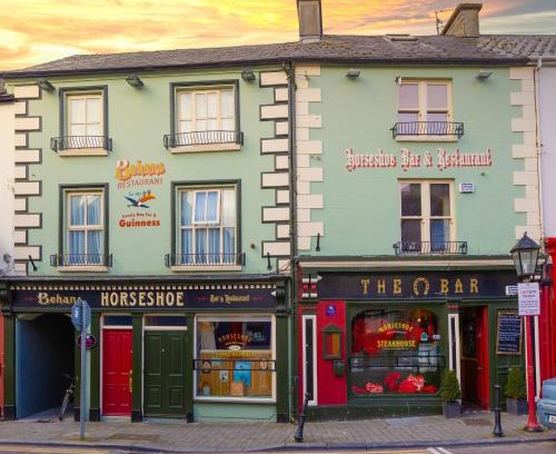 Listowel House | The Horseshoe Bar Townhouse Accommodation