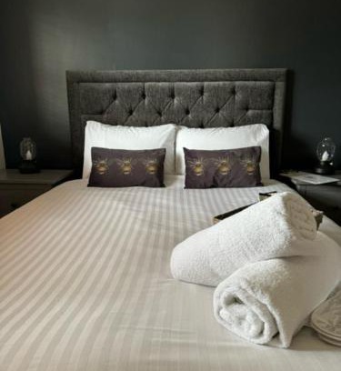 Cooling Hotel | The Horseshoe & Castle