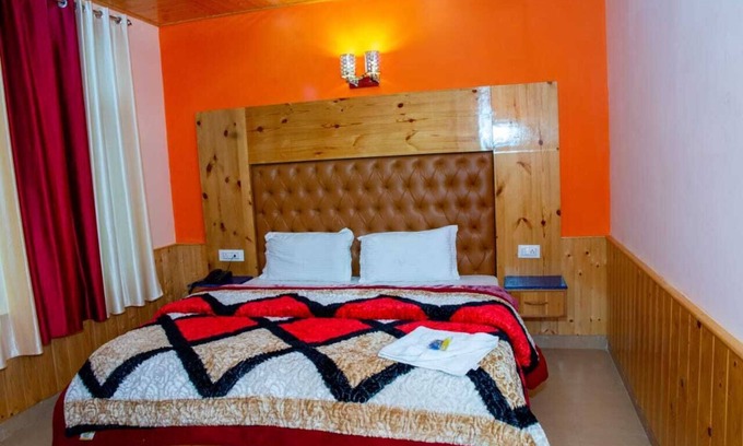 Manali Hotel | the hotel moring view was very beautifull the location is very close to market