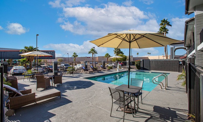 Glendale Hotel | The Hotel Serene Glendale Peoria, Surestay Collection by BW