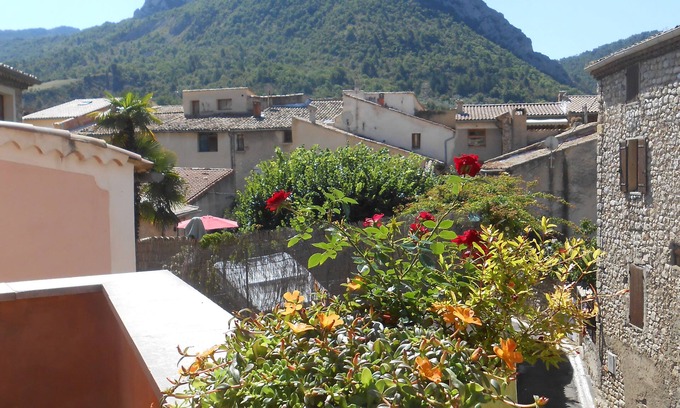 Buis-les-Baronnies House | The House behind the Fountain