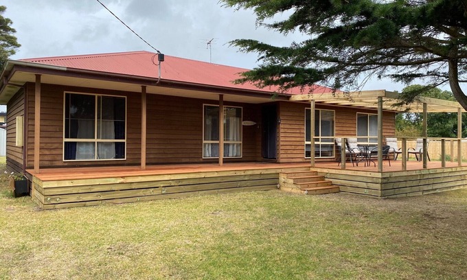 Cowes House | The house is light and bright perfect beach house for a family getaway.