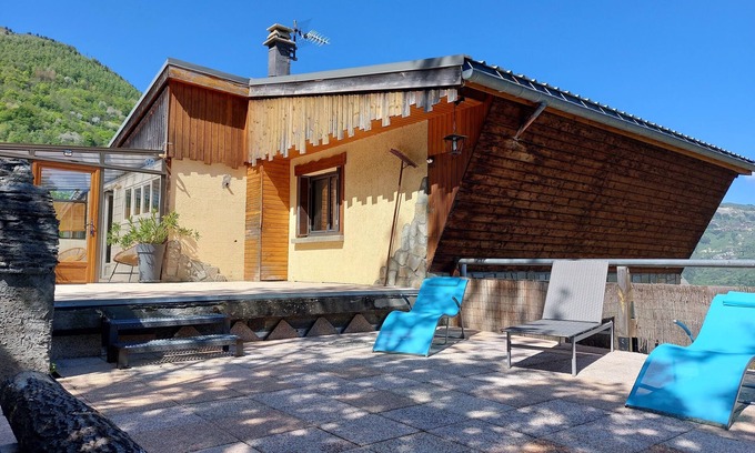 Mont-de-Lans Apartment | The House of Charlie Les 2 Alpes.