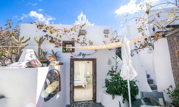 Finikia House | The House of the Singing Birds. Romantic traditional studio with nice sea view