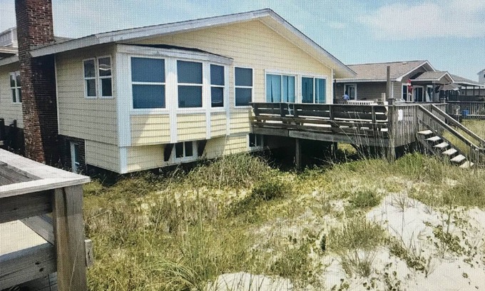 Surf City House | The House on the Beach 26 steps to sand & ocean