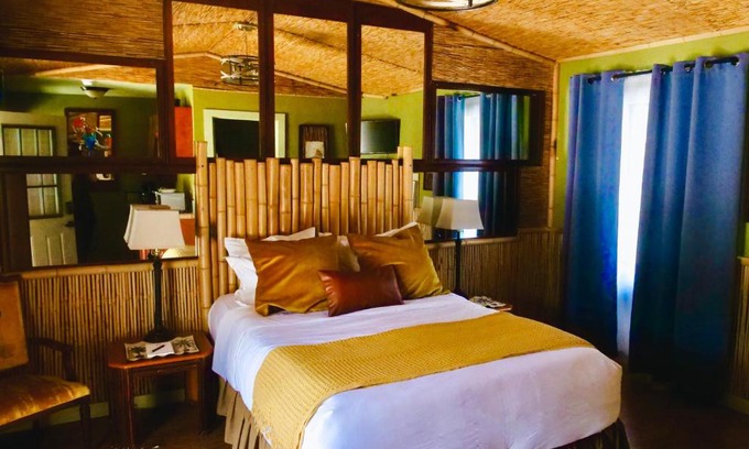 Christoval Hotel | The Huisache Room - The Ranch House Motel
