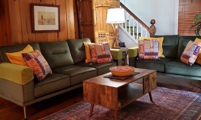 Lewes House | THE HULA HOUSE! Spacious 4BR/2BA Home at Lewes Beach - 2 blocks to beach!