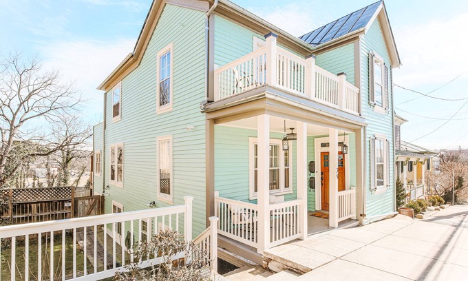 Staunton House | The Hunker Down: Cheerful 2 Bed and Pet Friendly
