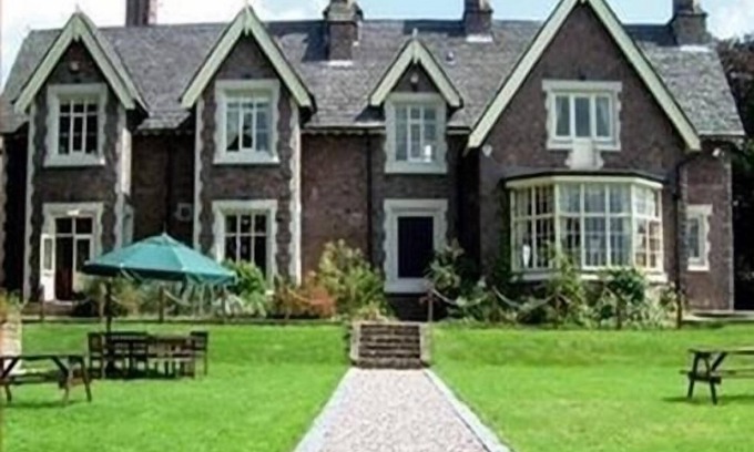 Barrow Upon Soar House | The Hunting Lodge