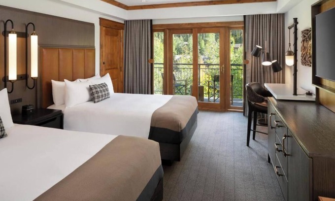 Vail Hotel | The Hythe in Lionshead - QQ room - walk to ski lifts, pool, spa, dining onsite!