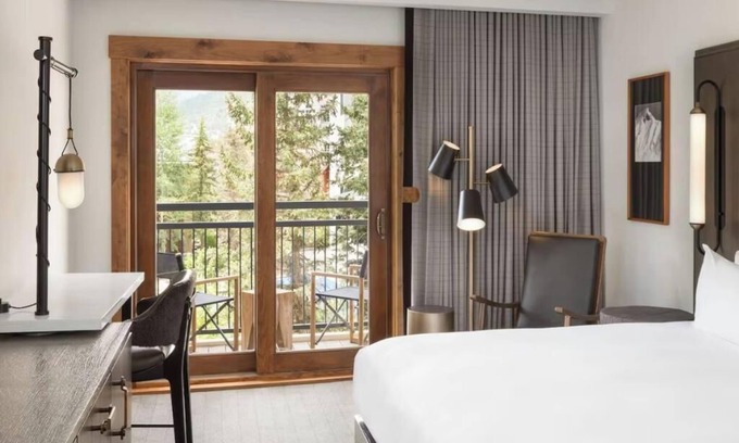Vail Hotel | The Hythe Vail - King Room - walk to gondola, pool, dining, spa, gym onsite!