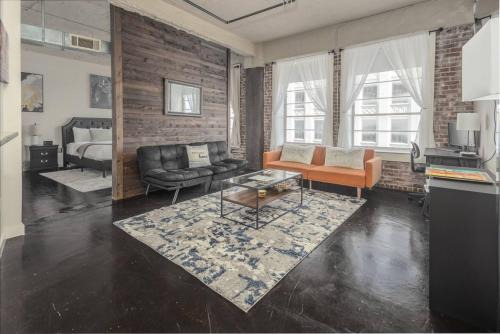 Downtown Memphis Apartment | The Iconic Memphis Studio!