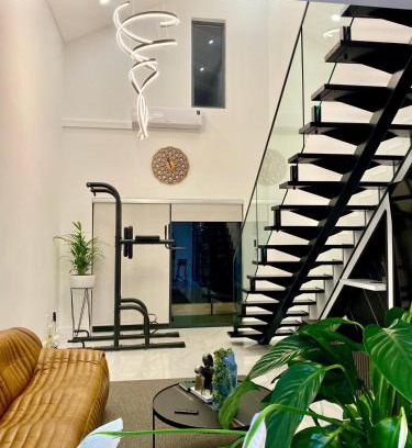 Greater Johannesburg Metropolitan Area Apartment | The Icons Lounge - Exclusive Penthouse in Fourways with Pool Table