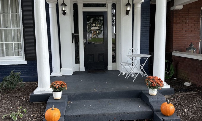 Hannibal House | The Indigo House- Located in the heart of Historic Hannibal, Missouri