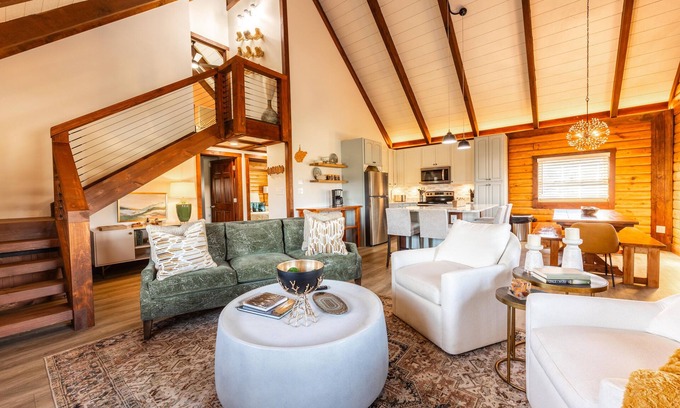 Davis Hotel | The Inn at Canaan
