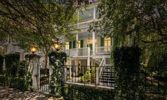 Cannonborough Elliotborough Apartment | ♞ THE INNS ♞ Beautiful 7 Bedroom w Airy Porches!