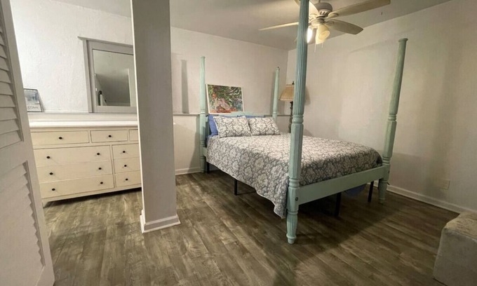 Estate East Street Apartment | The Island Nook - A Cozy Retreat