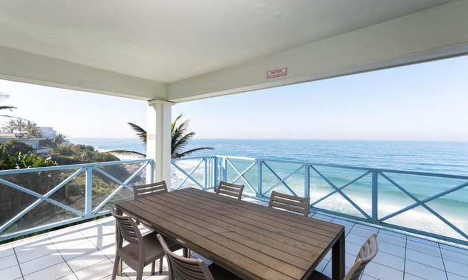 Shaka's Rock Apartment | The Islands 9