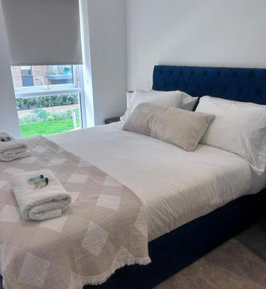 Harlow Apartment | The Ivy Abode 2 bed Apartment