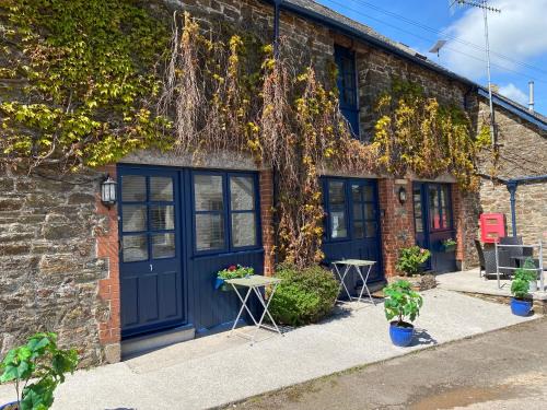 Holbeton House | The Ivy Barn Holbeton
