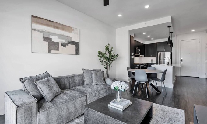 Texas Medical Center Apartment | The Ivy: Gym&Pool+Parking