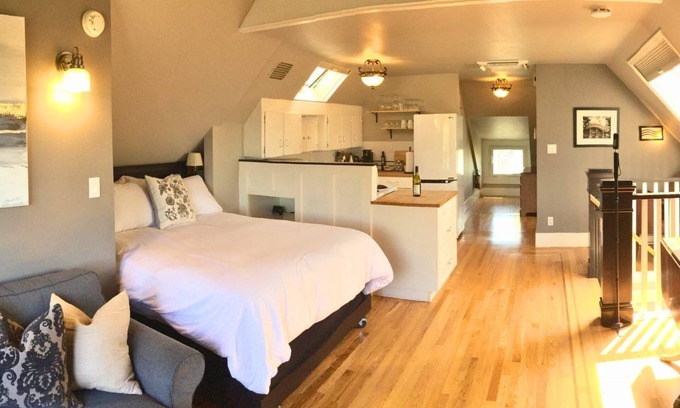 Grandview-Woodland House | The Ivy On Parker Guest House
