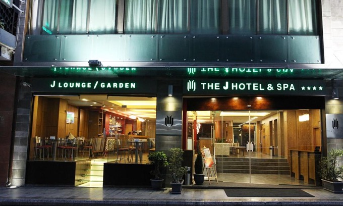 Hamra Hotel | The J Hotel & Spa