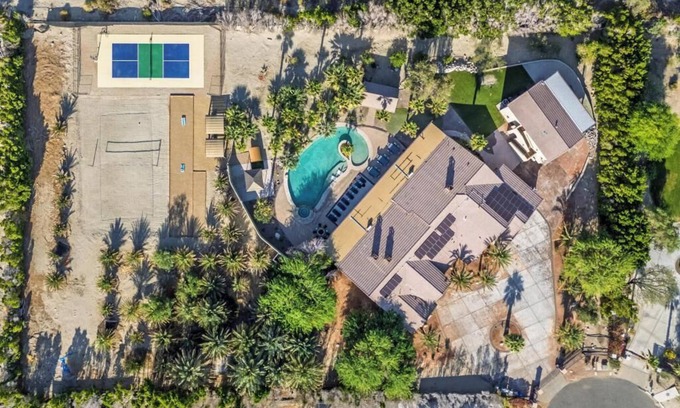 Thousand Palms House | The Jack Estate: Golf Sim 11BR Pickleball Sauna + more