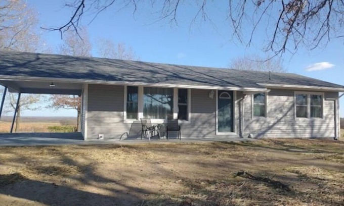 Lenox House | The Jadwin House LLC, Located in Jadwin, Missouri, sleeps 14 guests.