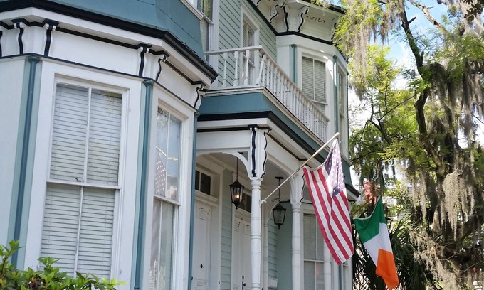 Historic Downtown Savannah House | The Janie: A Downtown Victorian with Timeless Comfort & Style. Free Parking