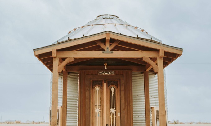 Lubbock Cottage | The Jay Bird - Standard One Room Silo