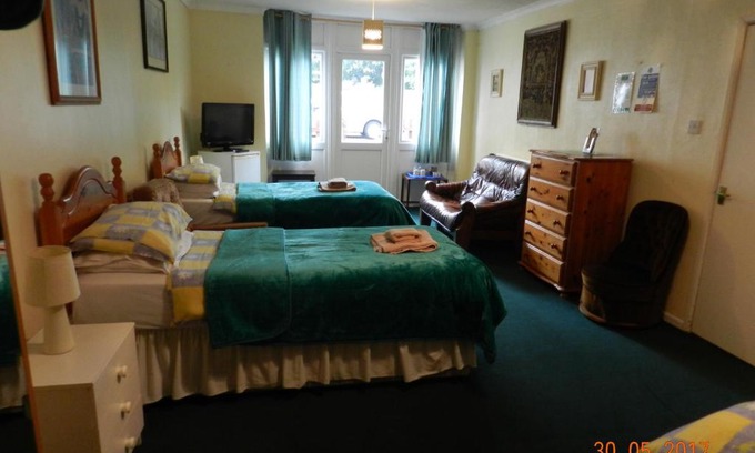 Bradley Stoke House | The Jays Guest House