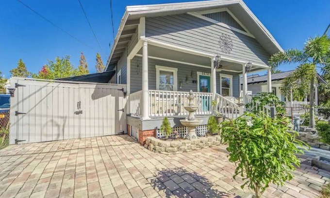 East Ybor House | The Jewel of Ybor, a 3 Bedroom Bungalow